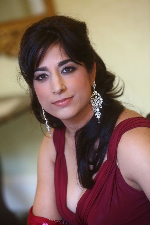 12 asian bride smoky eyes london wedding 2